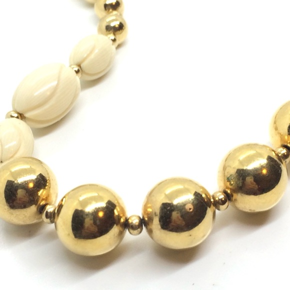 VINTAGE 80S 90S NAPIER GOLD TONE CARVED ACRYLIC BEAD BAUBLE NECKLACE BEADED - Picture 6 of 12